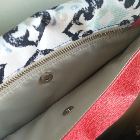 Thirty One Crossbody Bag - Picture 6 of 16